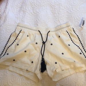 Old Navy Patterned shorts